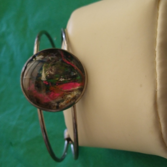 NWT Silver cuff bracelet with white, pink, gold, green, and black design - Picture 4 of 4